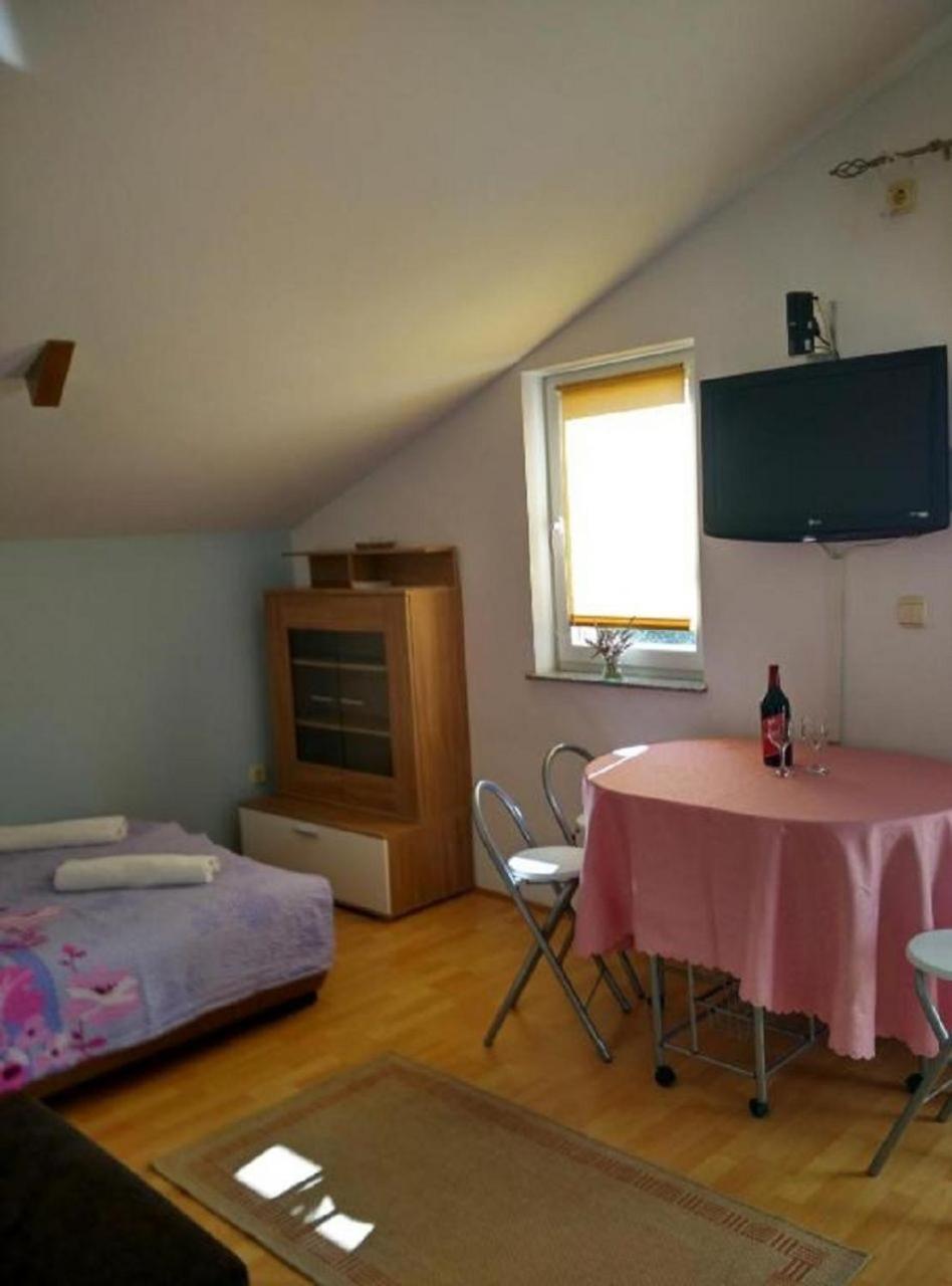 Apartments Antonija - Fitness Vinišće Екстериор снимка
