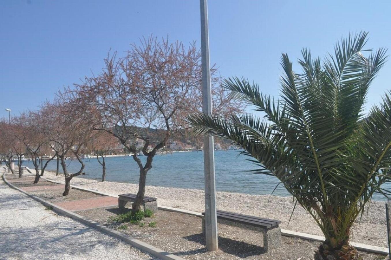 Apartments Antonija - Fitness Vinišće Екстериор снимка