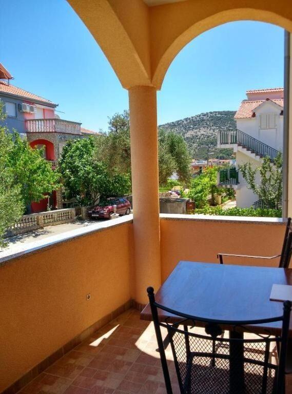 Apartments Antonija - Fitness Vinišće Екстериор снимка
