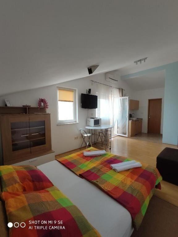 Apartments Antonija - Fitness Vinišće Екстериор снимка