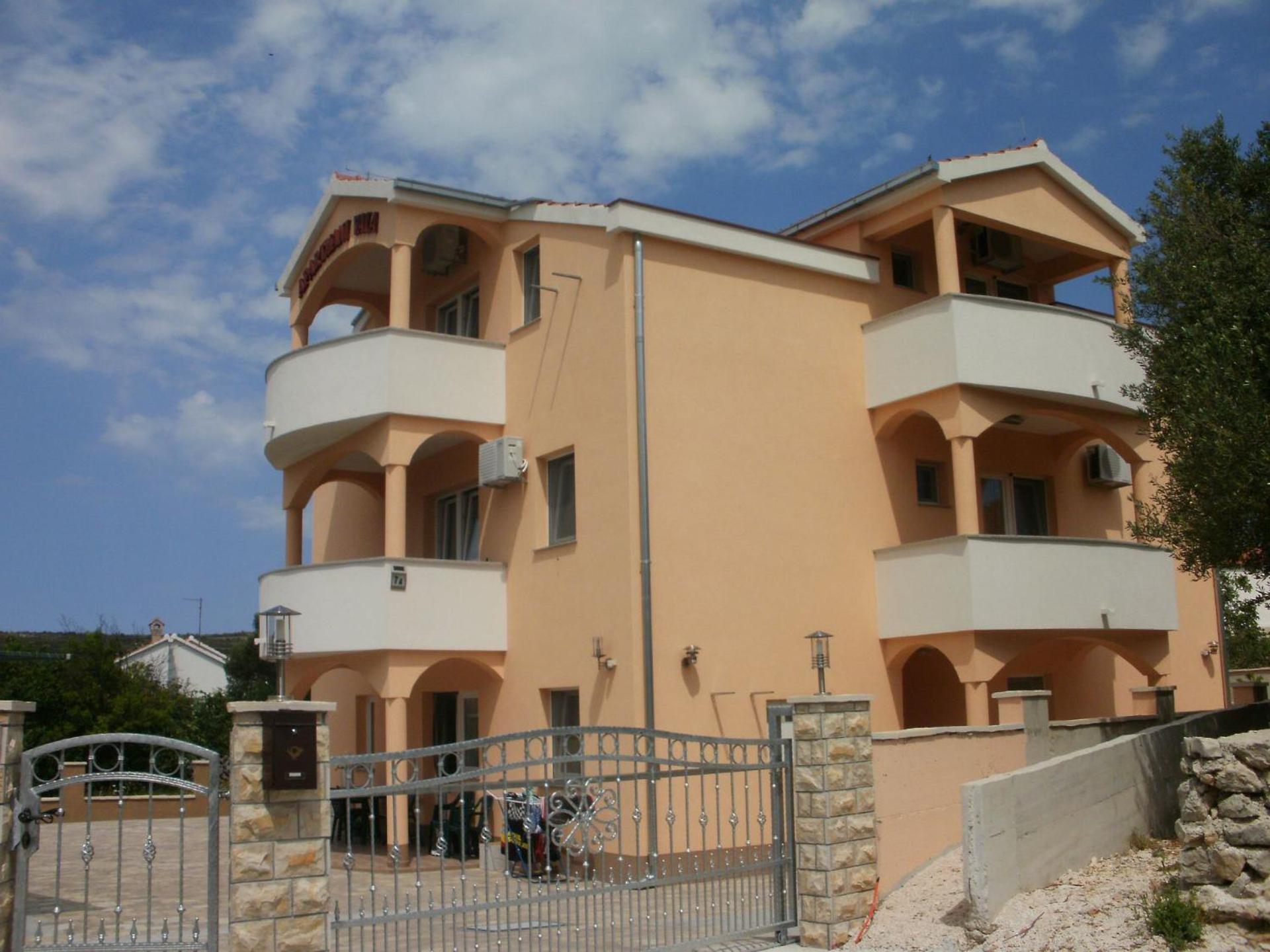 Apartments Antonija - Fitness Vinišće Екстериор снимка