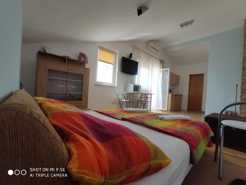 Apartments Antonija - Fitness Vinišće Екстериор снимка