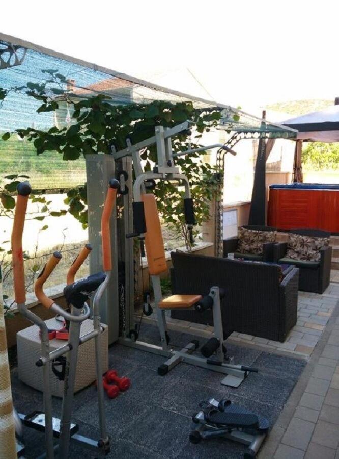 Apartments Antonija - Fitness Vinišće Екстериор снимка